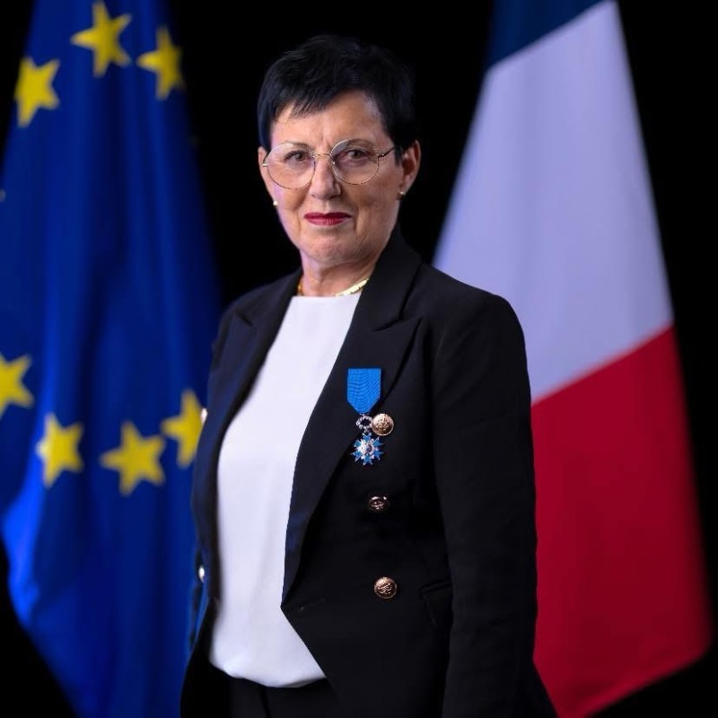 Edith Gueugneau, Maire de Bourbon-Lancy, cliente Place du Village