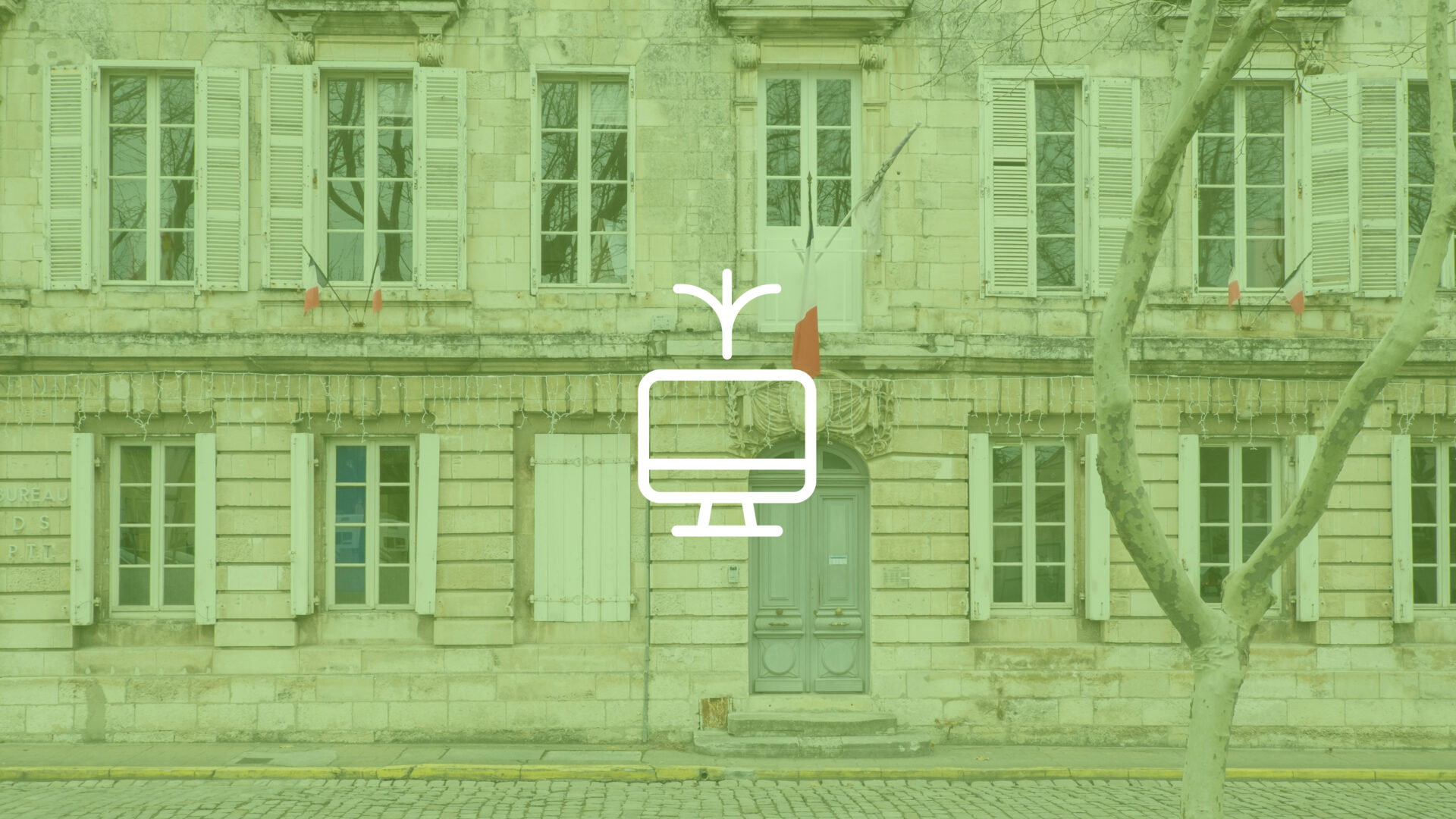 Façade de mairie — communiqué de presse lancement Place du Village avec la commune de Clarensac